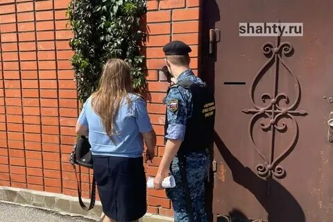 Когда приставы приходят домой к должнику