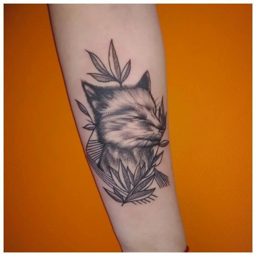 тату лиса на руке. тату лисы на запястье. тату лиса. тату на запястье для девушек лисичка. тату лиса на запястье для девушек черно белая.