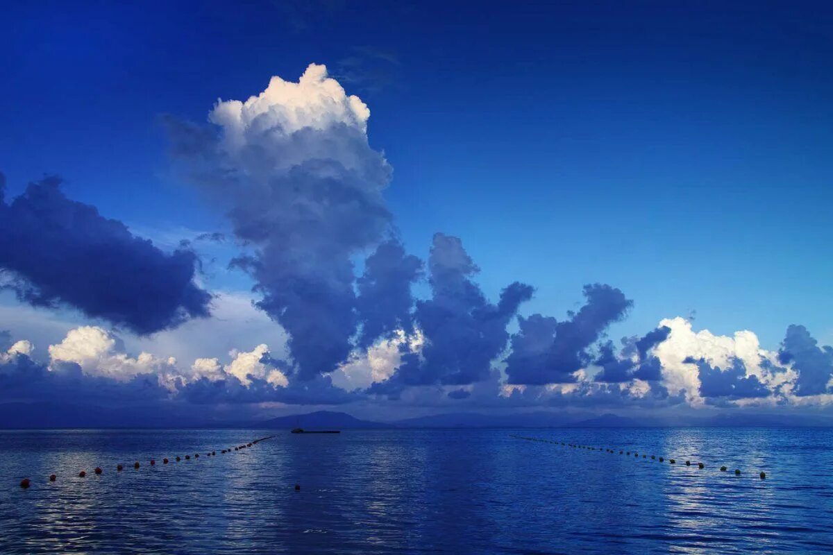 Облака над морем. Море облаков. Красивые облака. Море и небо.