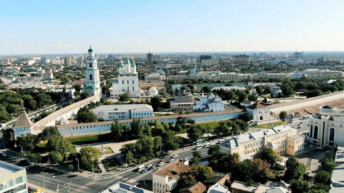 Астрахань волга. Река волга в астрахани. Город астрахань с птичьего полёта. Астрахань центр. Астрахань с высоты птичьего полета.