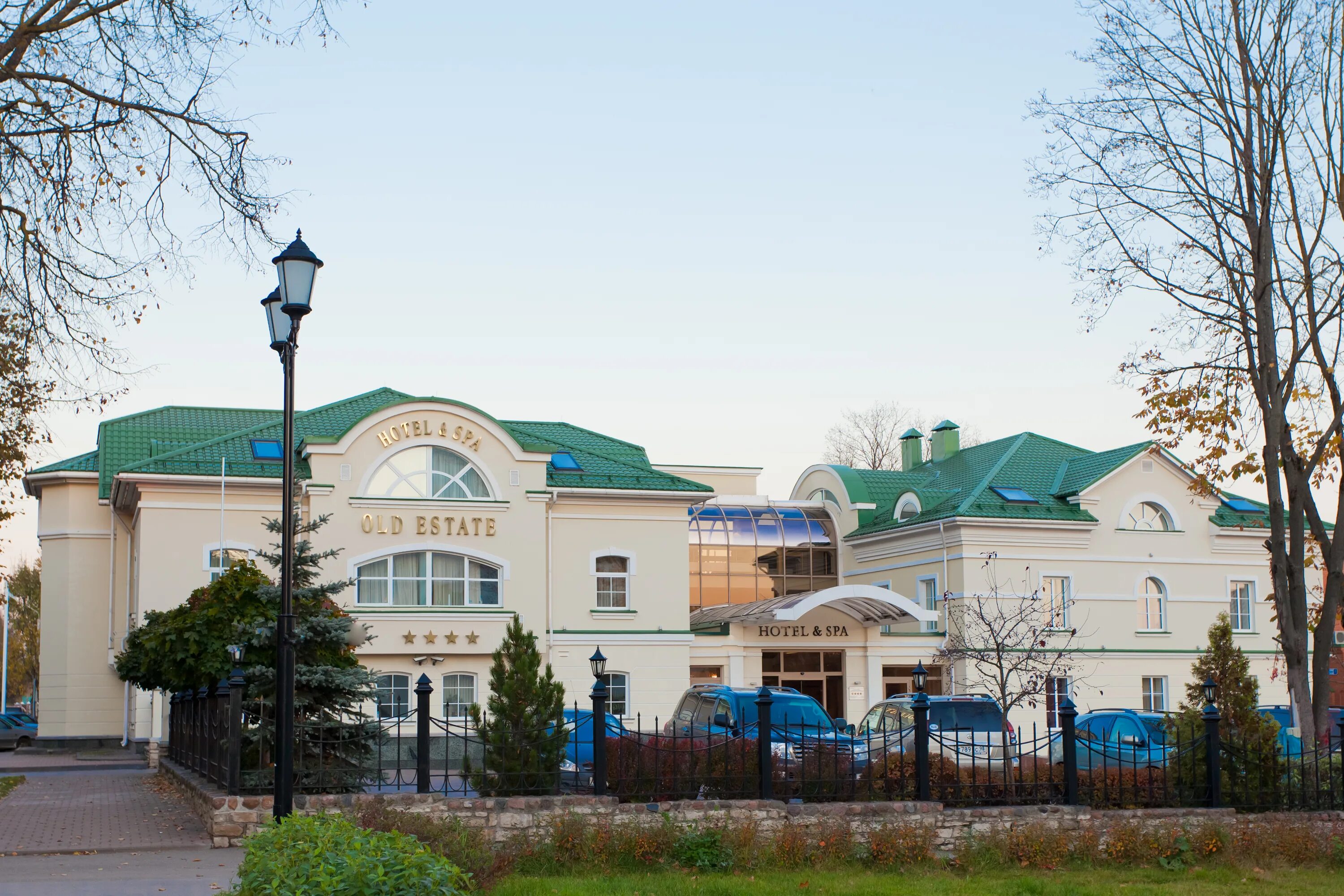 Псков береговая. Old Estate Hotel Spa Псков. Псков Гелиопарк Олд Эстейт. Гостиница old Estate Hotel & Spa 4* Псков. Верхне Береговая 4 Псков.