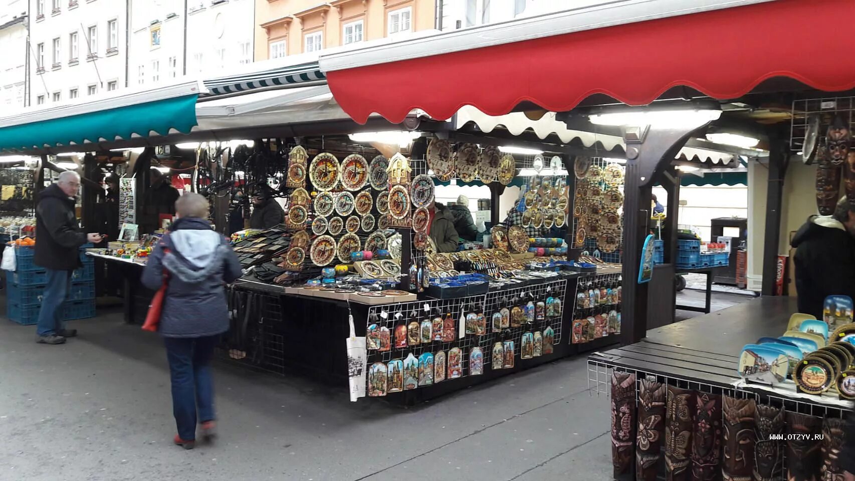 Сувенирный рынок. Гавельский рынок в Праге. Центральный рынок Прага. Рынок на Пражке.