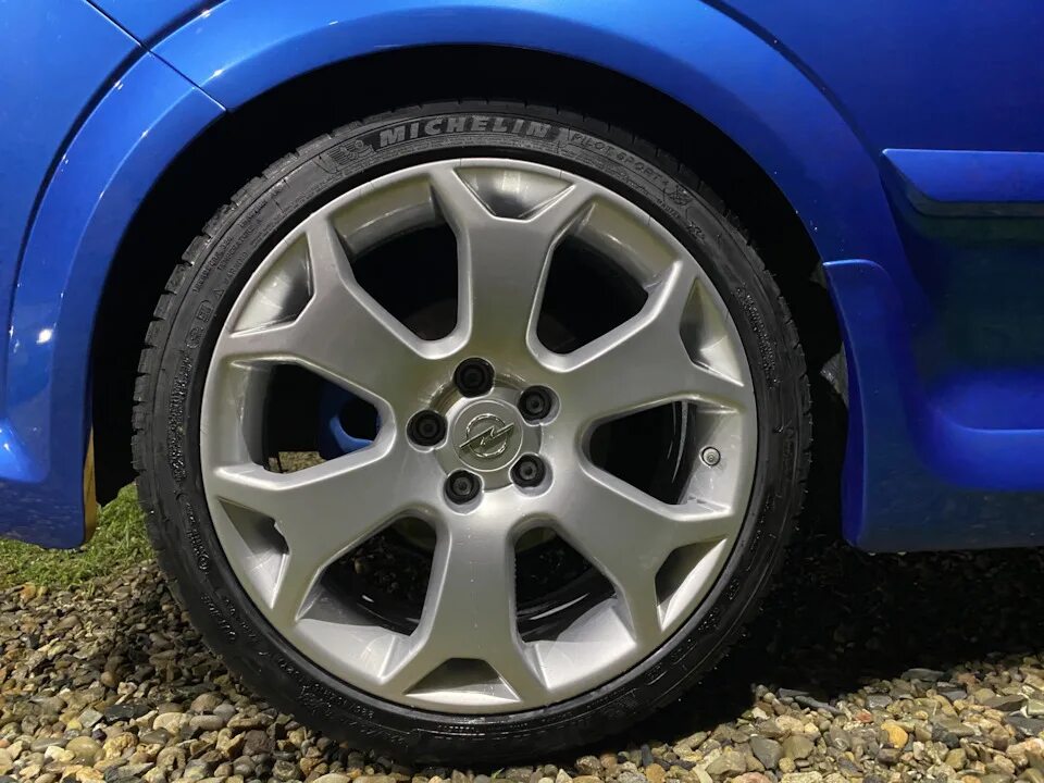 Opel astra h gtc stance. Astra h r16 размер резины. Opel astra family r18. Astra h резина. 205/50 r16 astra h.