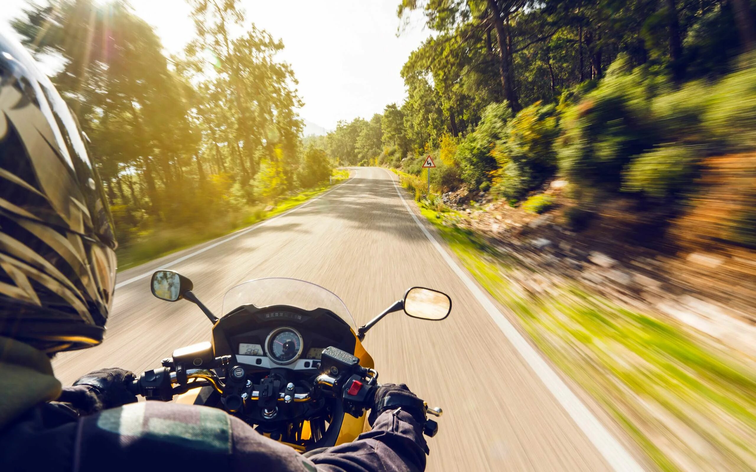 Can i ride with the. Мотоциклист на дороге. мотоцикл скорость. мотоциклы в ride. мотоциклист с ноутбуком.