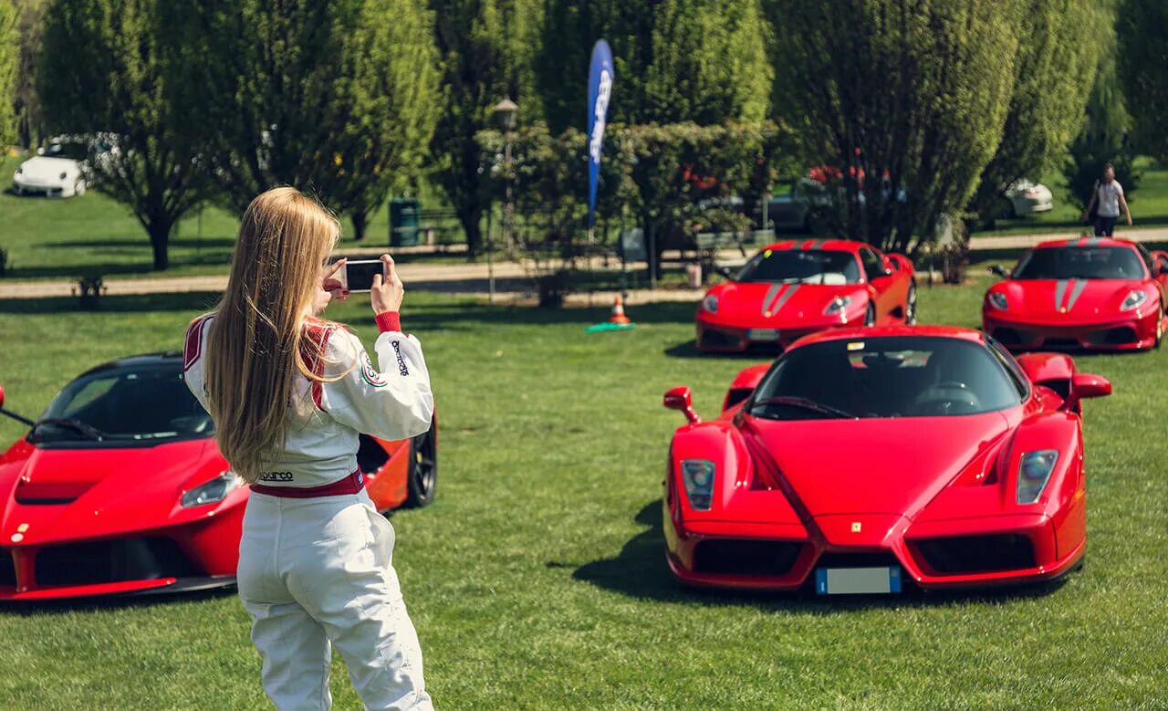 Подбор автомобиля. Фотосессия с машиной мужская. Подростки в машине. Хобби машины. Увлекаюсь автомобилями.