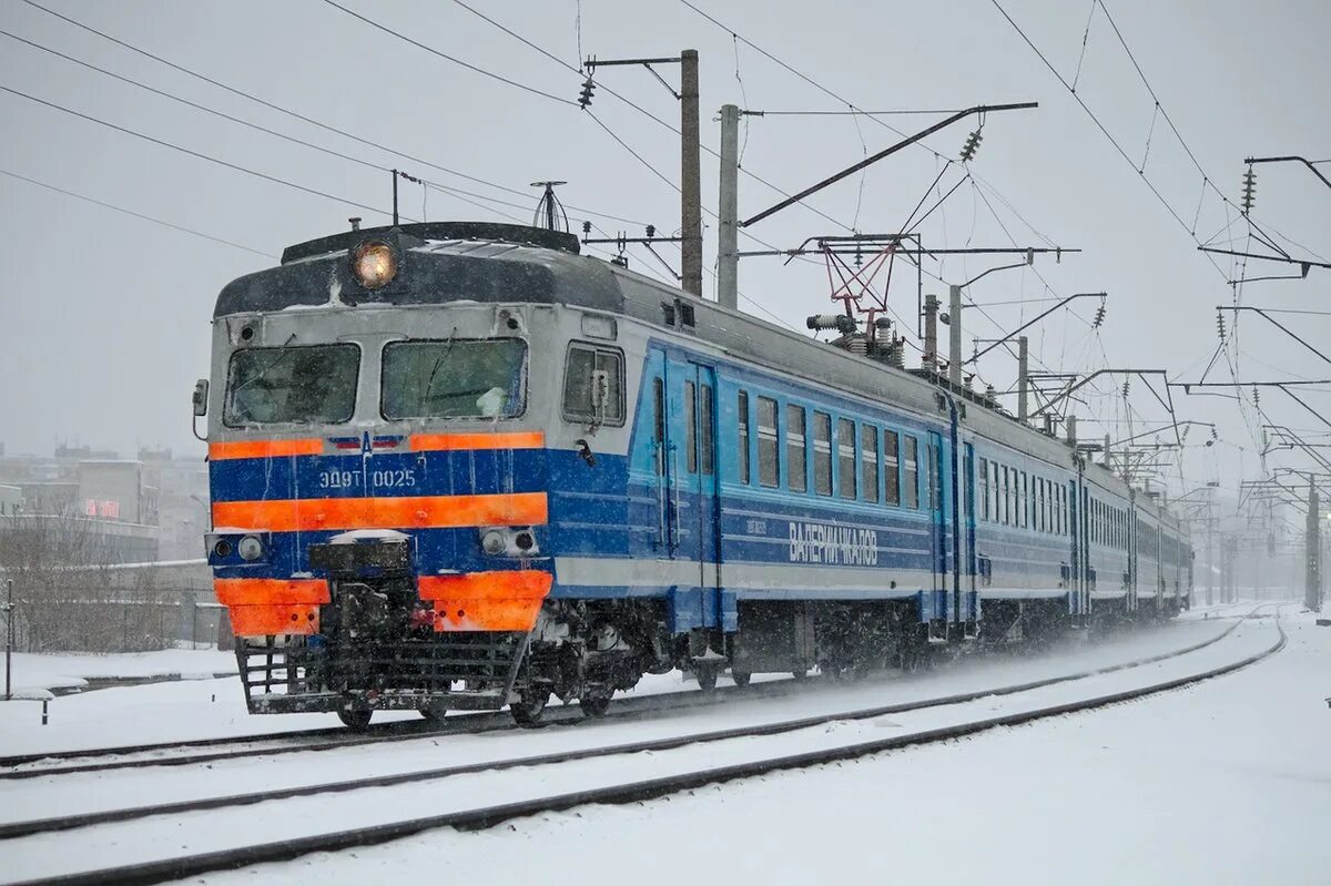 Расписание моховые горы нижний новгород на сегодня. Эд9т-0025. Эд9т Нижний Новгород. Станция Моховые горы Нижний Новгород. Электричка Моховые горы Нижний Новгород.