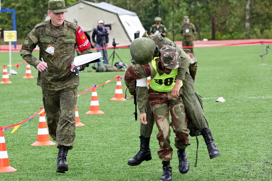 Военные игры команда. Военные соревнования. Военные спортивные соревнование. Армейские соревнования. Военно-медицинская эстафета.