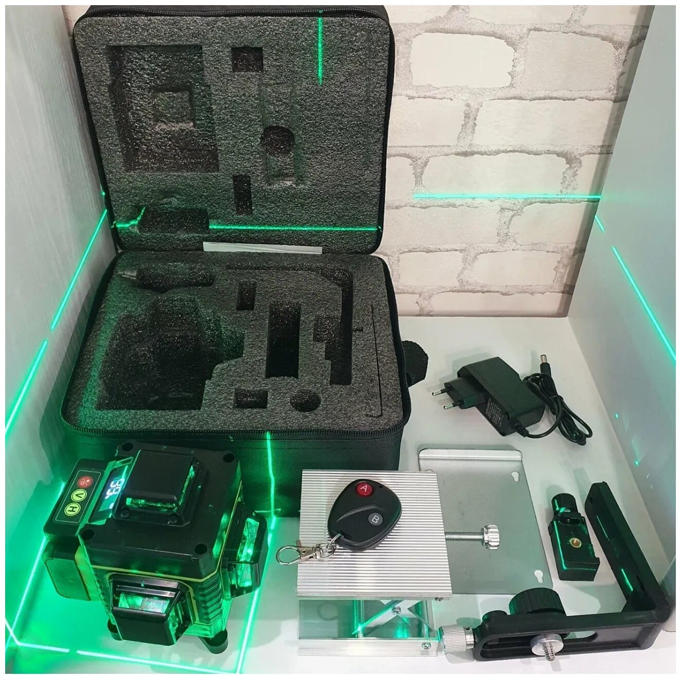 Лазерный уровень hilda 4d/16 линий. Лазерный нивелир hilda 4d/16 линейный, профессиональный, зеленый луч. Лазерный нивелир hilda 4d 16 линейный. Hilda лазерный уровень нивелир 4d/16/360. Лазерный уровень хильда 4д 16.