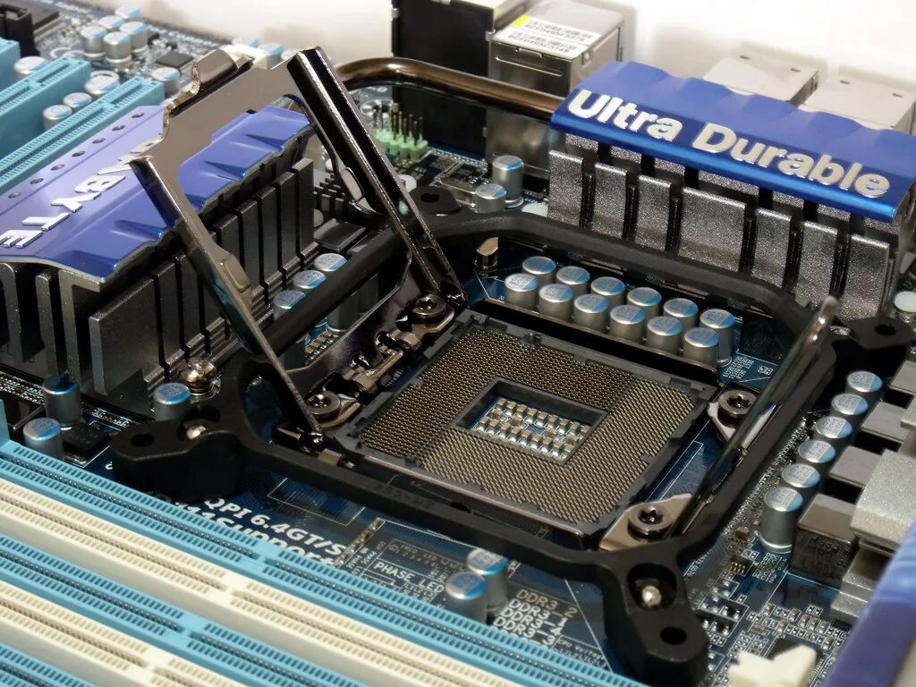 Современные сокеты. Lga1366 ga x58. Разъем CPU_opt. Материнская плата процессорный кулер. Процессор для офисного компьютера.