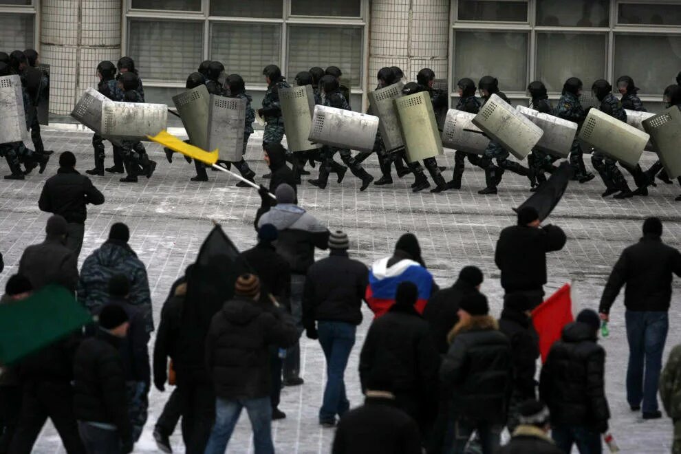 ОМОН учения. Массовые беспорядки в Москве. Машина для разгона демонстраций и ОМОН. Митинги 29 февраля