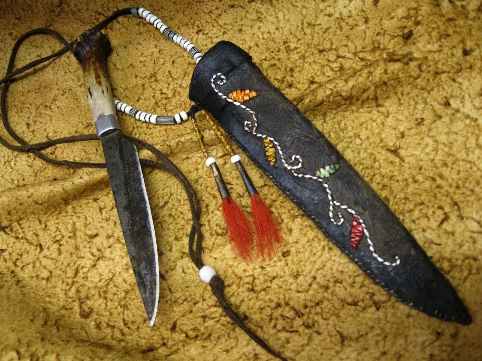Индейский нож Грин Ривер. Ножи индейцев Северной Америки. Ножи североамериканских индейцев. Ножны в индейском стиле. Ножи индейцев