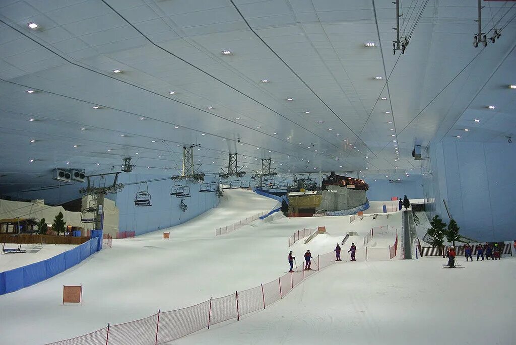 Дубай горнолыжный. Ski Dubai Дубай. Дубай Молл горнолыжный курорт. Горнолыжный комплекс Ski Dubai. Горнолыжный комплекс Скай Дубай.