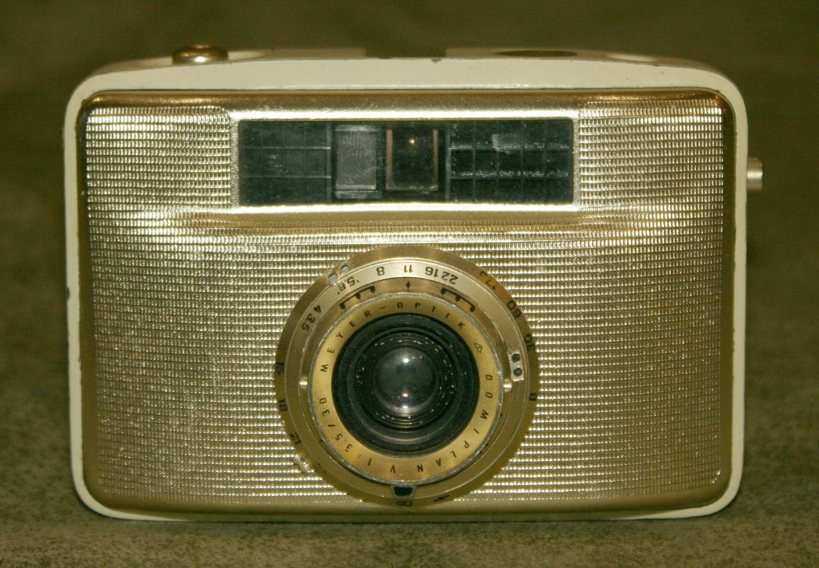 Фотоаппаратура 20 век. Фотоаппарат Яновского 20 век. Фотоаппараты ГДР. Фотоаппарат 19 век.