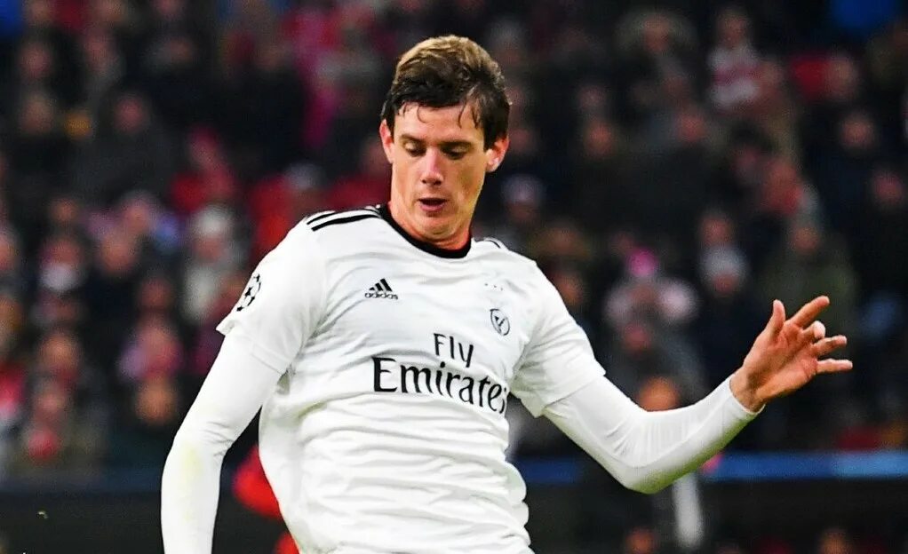 Футбольный контракт. Номера футболистов. Защитник (футбол). Конти перешел в локо. Херман конти.