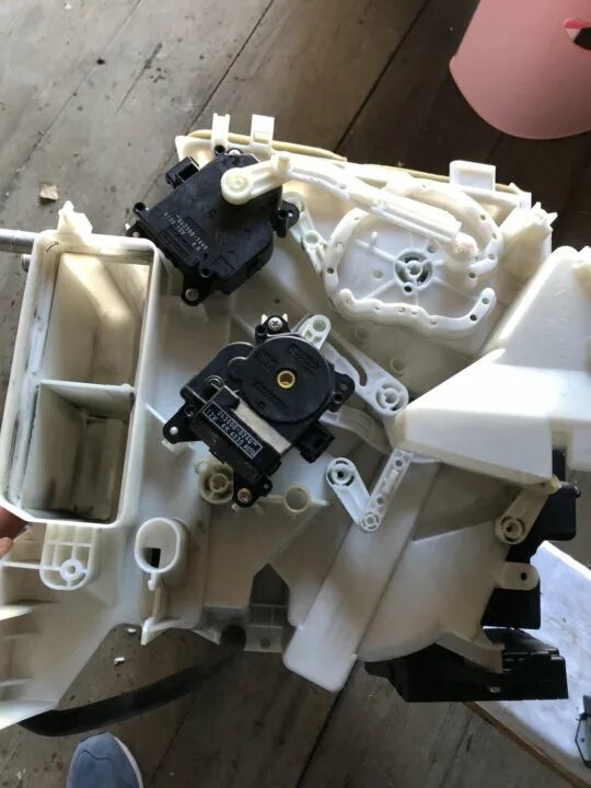 Моторчик отопителя салона - Toyota Prius (30), 1,8 л, 2010 года своими руками DR