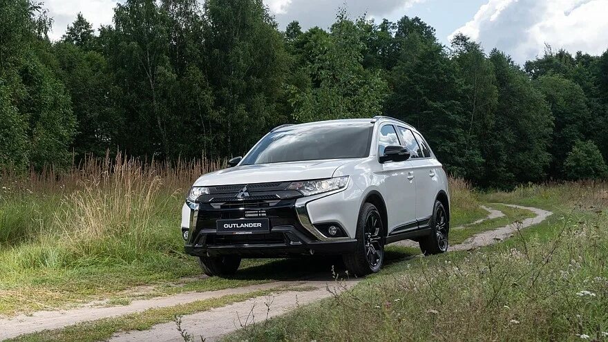 Mitsubishi Outlander 2020. Митсубиси Аутлендер 2020 белый. Митсубиши Аутлендер 2020. Митсубиси Аутлендер 4.