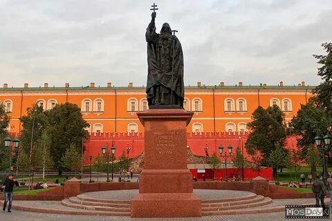 Памятник патриарху гермогену александровский сад