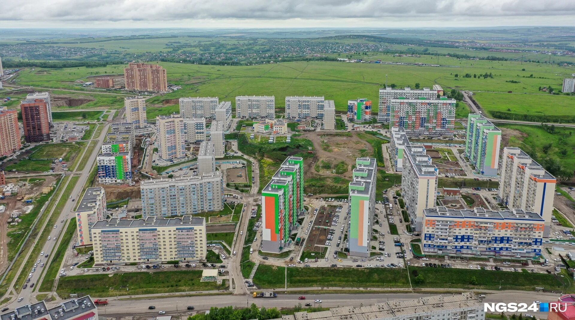 Мкр красноярск. Красноярск Солнечный район. Микрорайон Солнечный Красноярск. 3 Микрорайон Красноярск Солнечный. Новая школа в Красноярске в Солнечном микрорайоне.