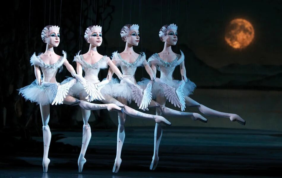 Рамт лебединое озеро. Лебединое озеро ballet. Балет лебединое озеро инструменты. Лебединое озеро тв 1991. Кадры балет лебединое озеро.