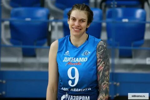 Енина принимает
