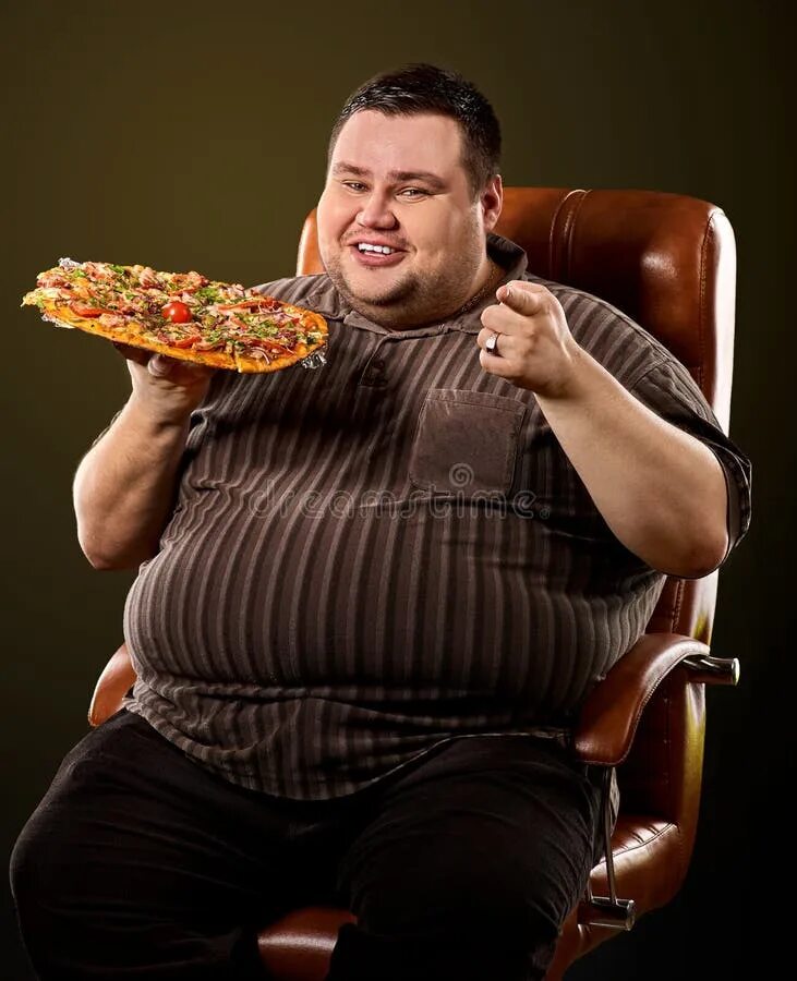 Этот толстый молодой человек был. Толстый ест пиццу.