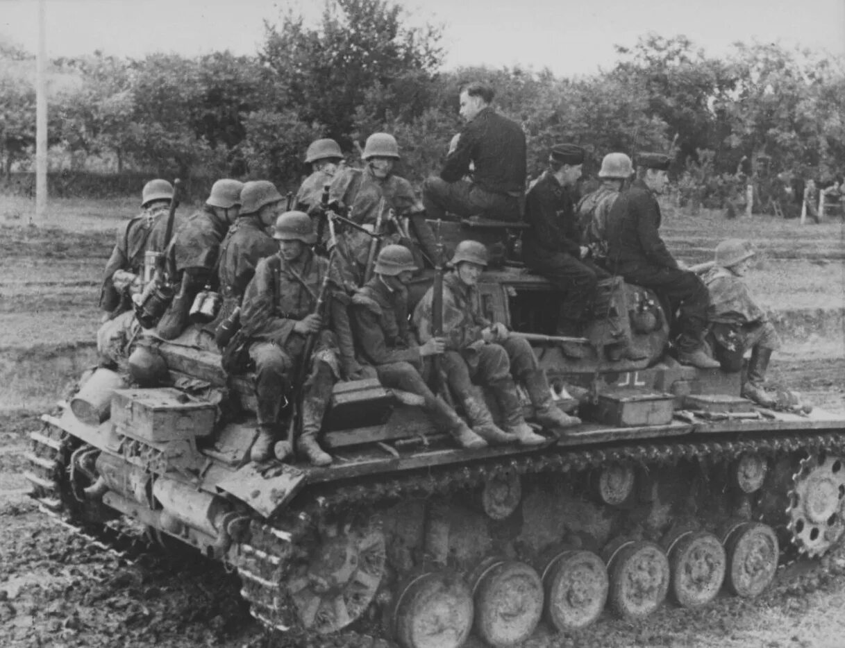 Немецкие танковые группы. PZ III 1941. Танки вермахта 1941. PZ III Ausf j в операции Барбаросса. Танки Германии второй мировой войны 1941г.