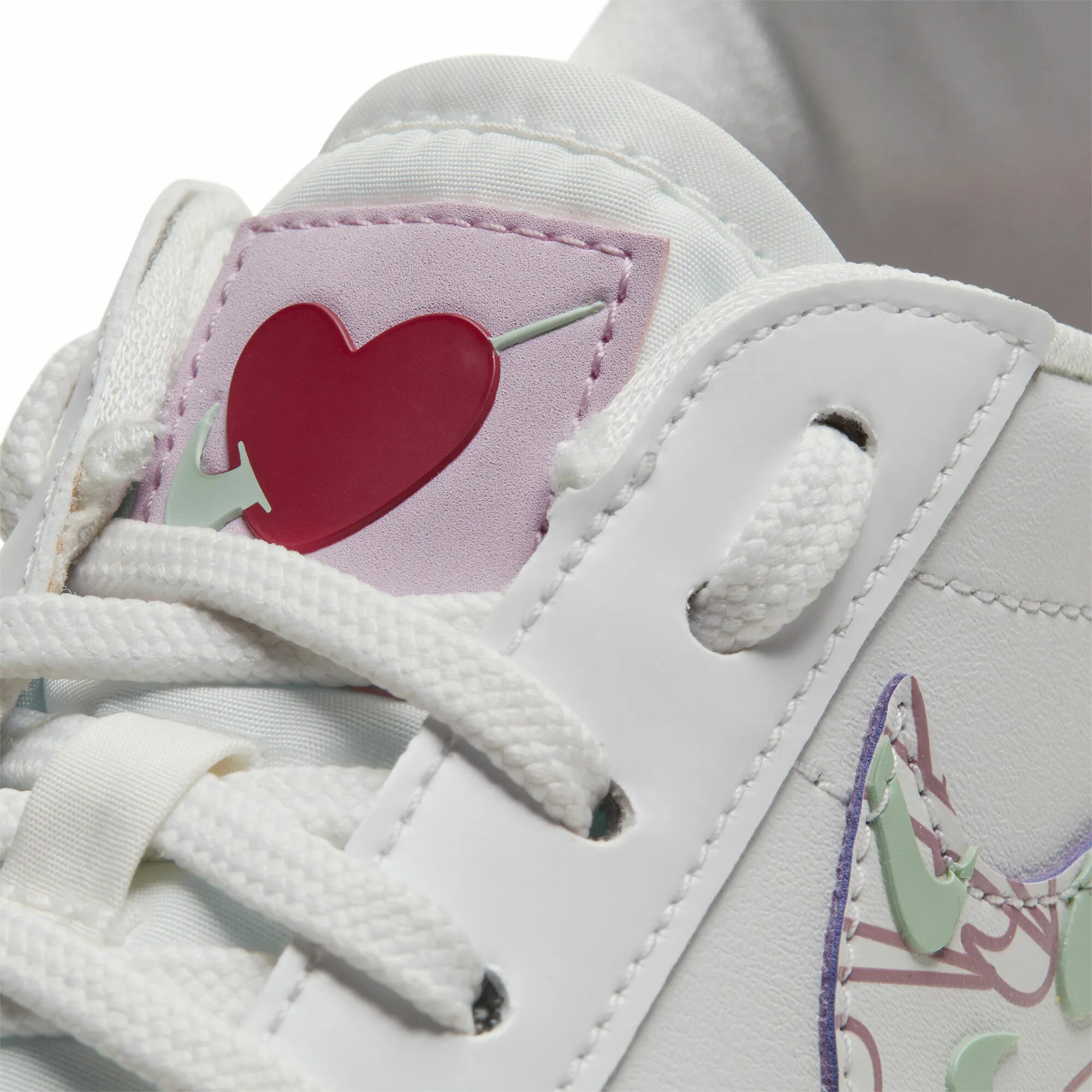 Кроссовки Nike Valentine Day. Nike Air Force Valentines Day 2020. Nike Air Force 1 Valentine's Day 2020. Nike Blazer Valentine’s Day. Найк сердце