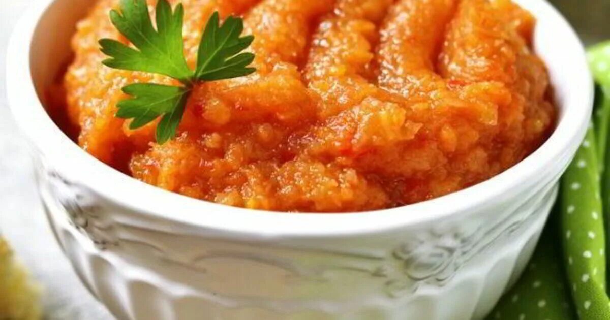 Икра кабачковая жгучка. Кабачковая икра с запеканием кабачков в духовке. Кабачковая икра с запеканием кабачков в духовке. Кабачковая икра с запеканием кабачков в духовке. Ленивая икра из кабачков в рукаве в духовке.