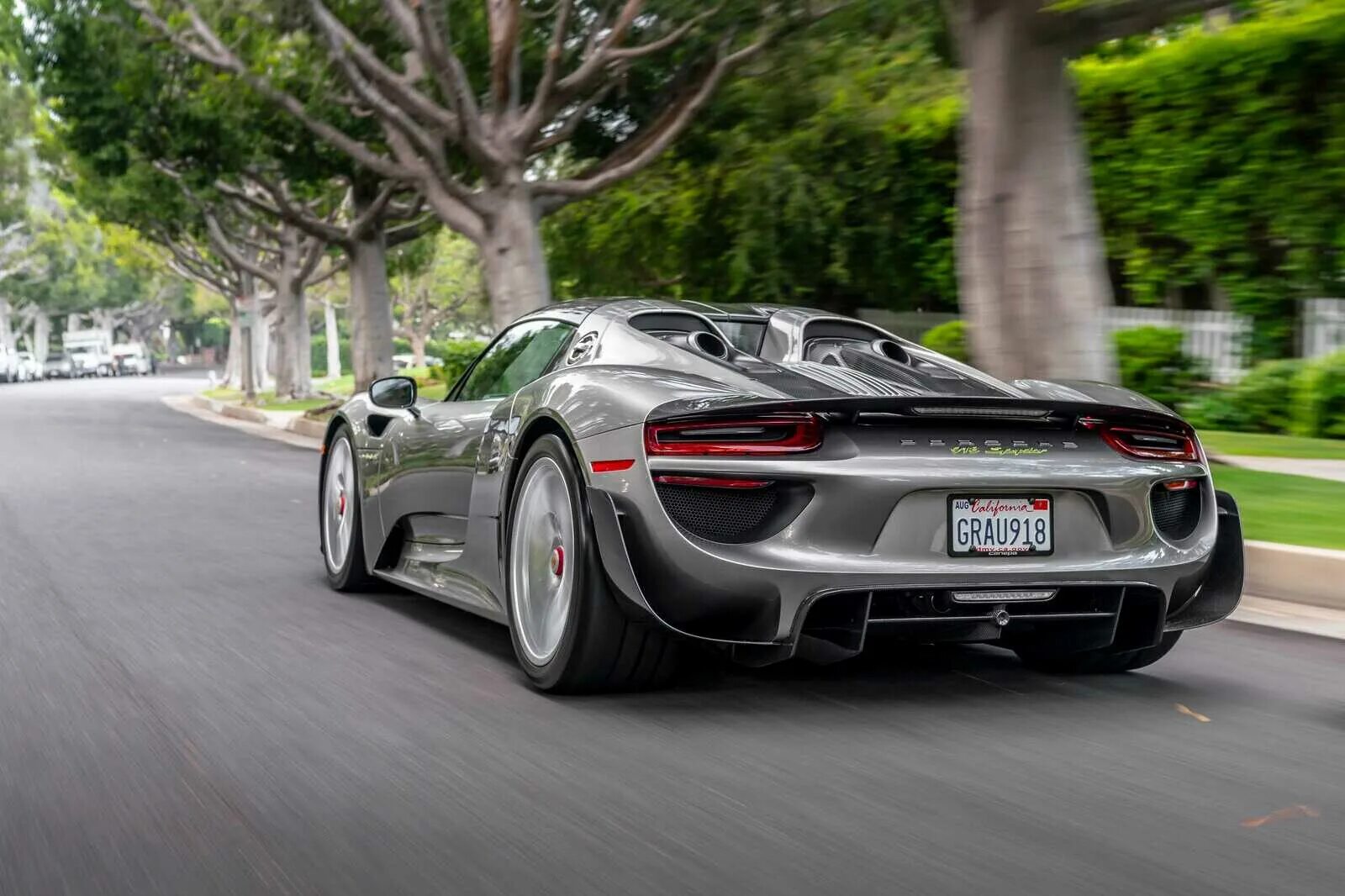 Porsche 918 цены. Порше 918 Spyder. Порше 918 Spyder Weissach. Порше 918 Spyder 2021. Порше 918 Spyder Hybrid.