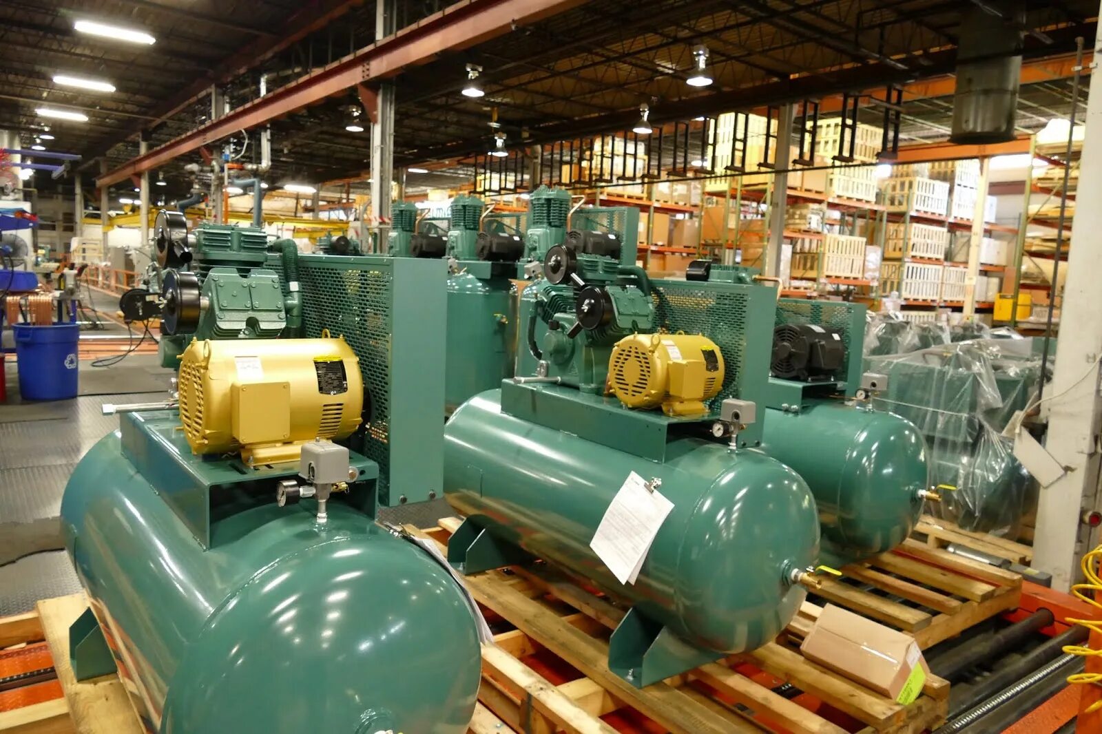 Compressor service. Screw air compressor. compressor in industry. компрессор champion. compressor company.