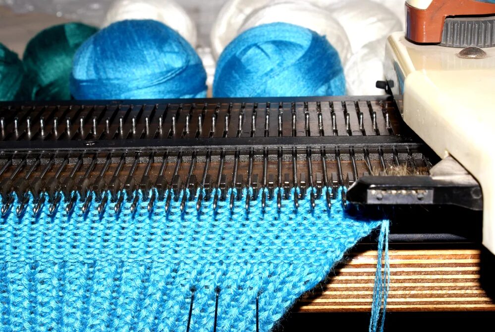 Вязальная машина dopleta 191. Машинка knitting machine sentro. Вязальная машина. Шапка вивингом на вязальной машине. Вязальная машинка knitting machine сентро.