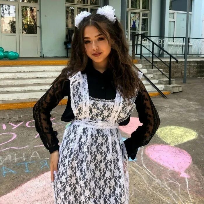 Фото красивых выпускниц. Девочка выпускница. Милая выпускница. Красивые выпускницы. Красивые выпускницы.