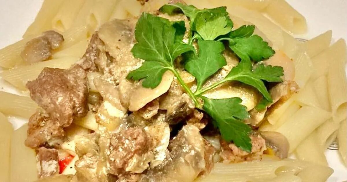 язык грибное соус. медальоны из говядины с грибным соусом. медальоны из телятины с грибами. медальоны с грибным соусом. телятина с грибами в соусе.