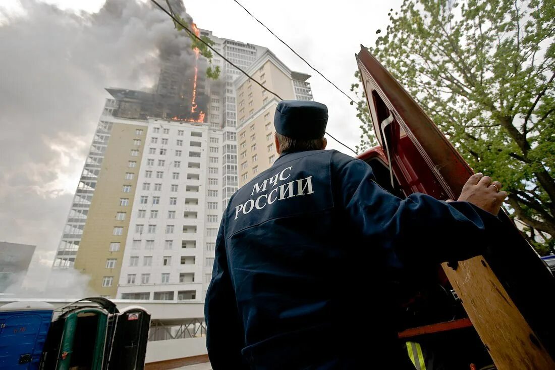 Пожаротушение жилых зданий. Пожары в зданиях и сооружениях. пожар в здании. тушение высотных зданий. пожар в зданиях повышенной этажности.