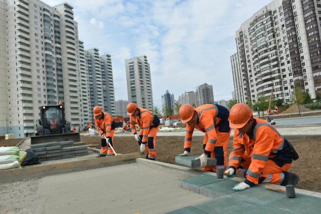 На выполнение работ по благоустройству города. Благоустройство стройка. благоустройство территории строительства. обустройство строительной площадки. работы по благоустройству территории.