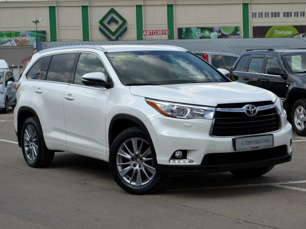 Купить тойоту хайлендер новую. Тойота хайлендер 2015 белый. 2013 Toyota Highlander белая. Toyota Highlander 2020 белый. Тойота хайлендер 3 белый.