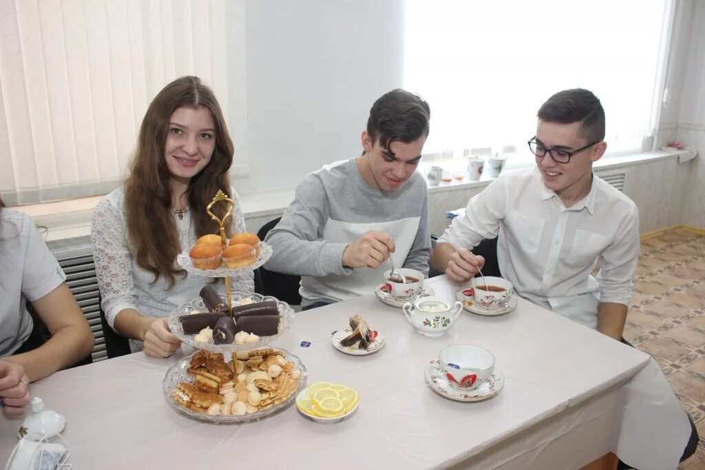 чаепитие в школе. чаепитие в 11 классе. школьное чаепитие. чаепитие в школе. чаепитие в 11 классе.