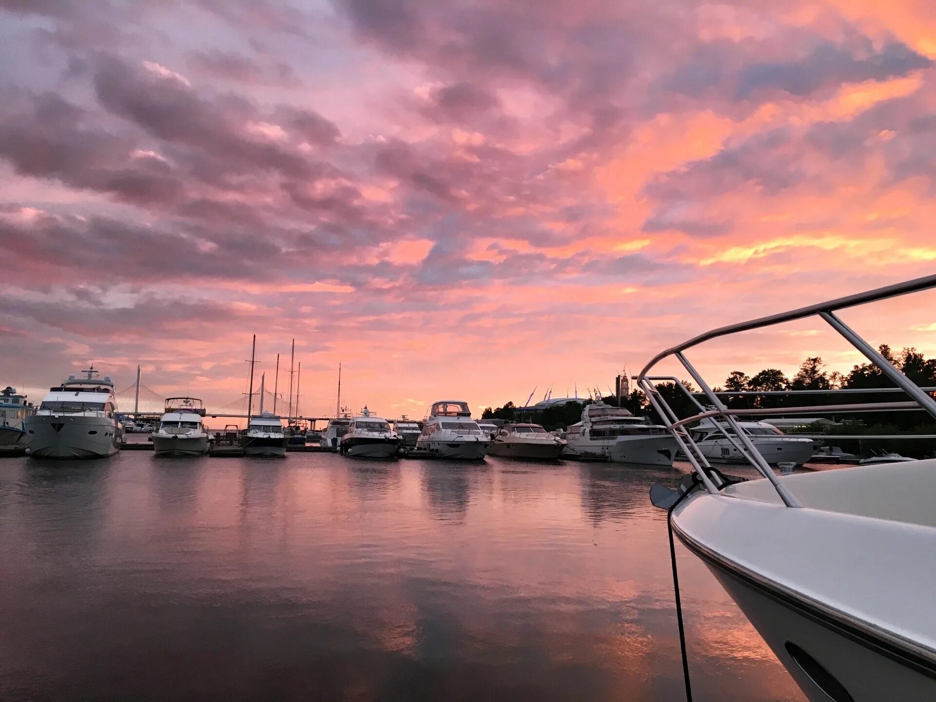 Яхт клубы петербурга. Петровский остров - петровская коса. Яхт клуб спб. Императорский яхт-клуб на крестовском острове. Яхт клуб петровский остров санкт-петербург.