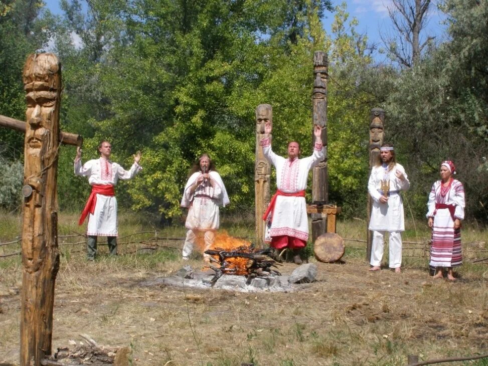 Язычники поклонения. Славянский праздник день Перуна. Перунов день. С праздником Бога Перуна. Языческие обряды и праздники.