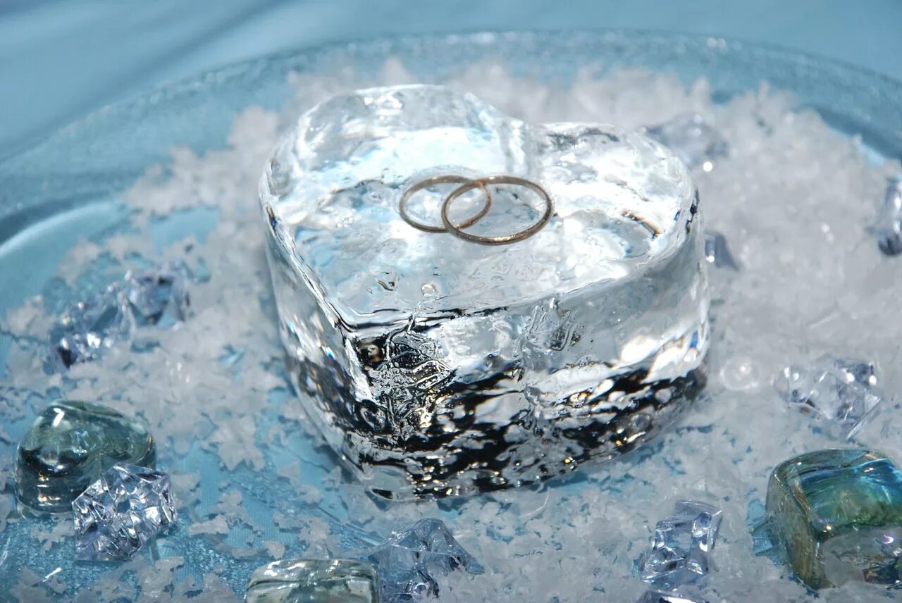 кристальный лед байкала. лед на водоеме. предложение со льдом. предложение со льдом. красивые обои на телефон.