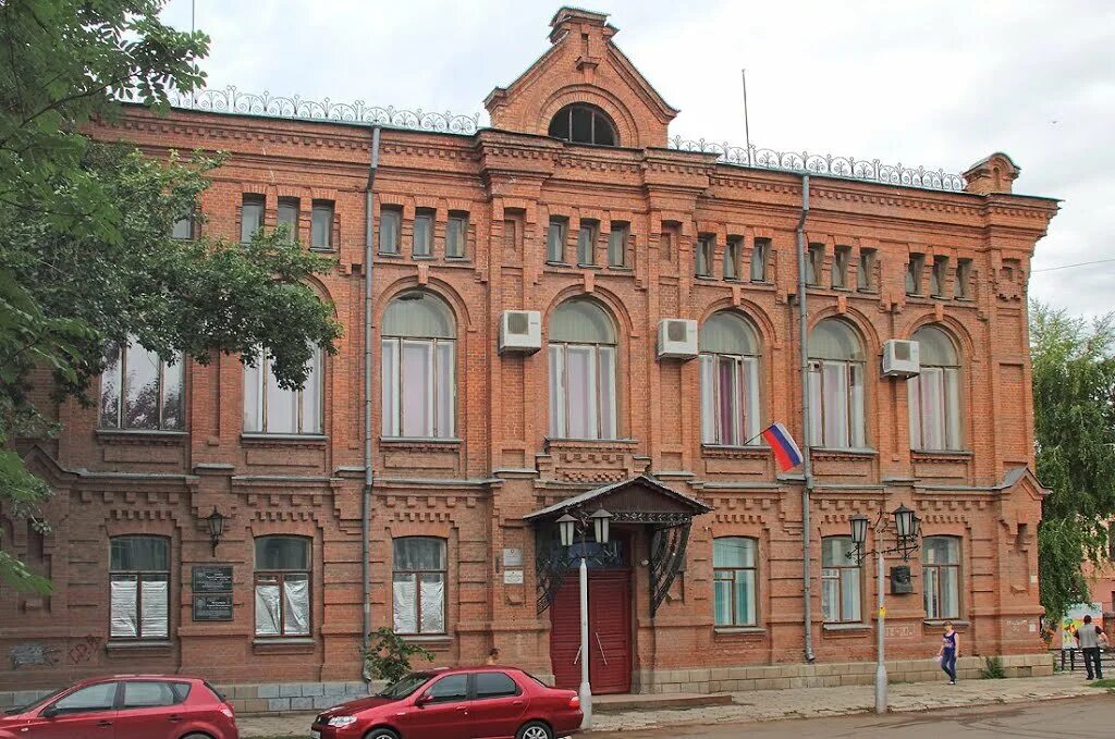 здание женской гимназии бузулук. город бузулук оренбургской области. занятия в бузулуке.