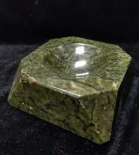 Камень змеевик 4 буквы