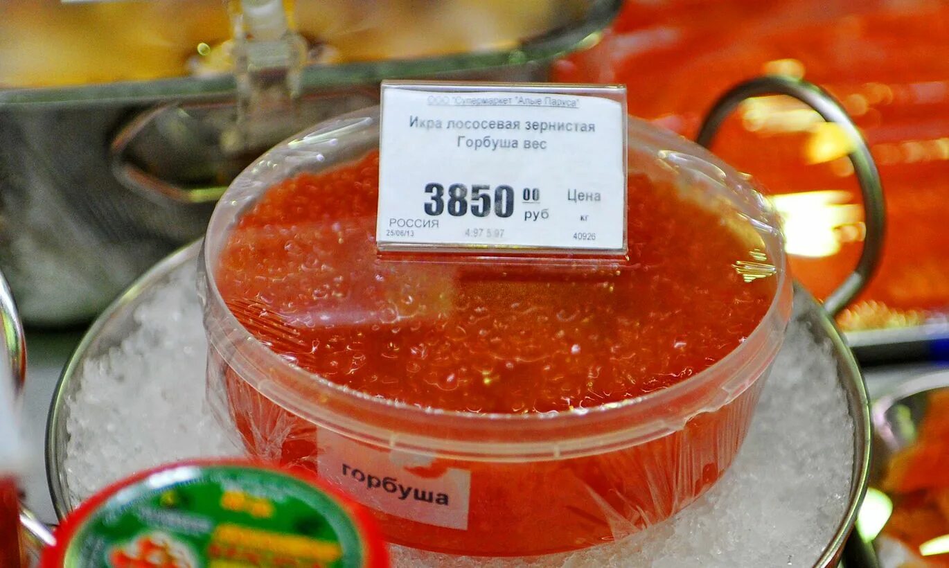красная икра на рынке. сколько сейчас стоит икра в москве. сколько сейчас стоит икра в москве. сколько сейчас стоит икра в москве. красная икра ассортимент.