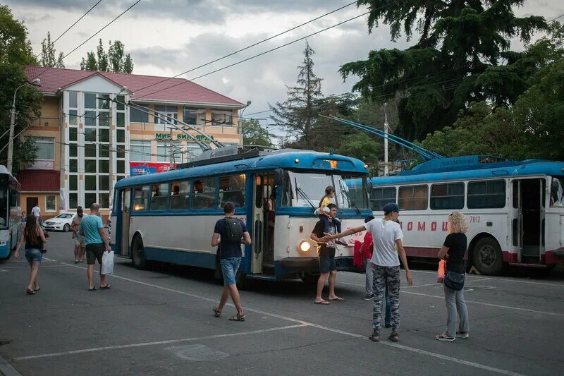 Троллейбус Алушта. Транспорт Алушты. Общественный транспорт Алушты. Транспорт Алушты 2022 год.