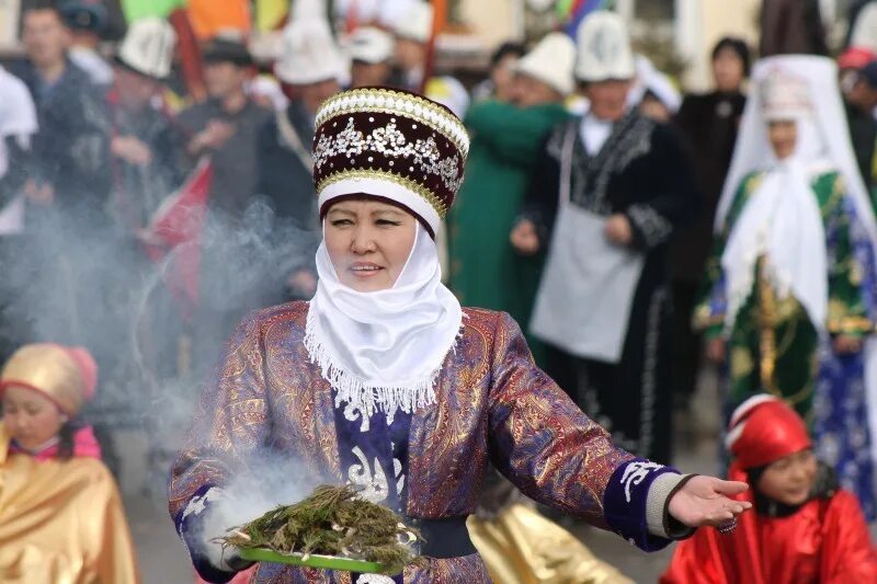 Праздники киргизов. Нооруз Киргизия. Традиции Кыргызстана Нооруз. Нооруз алас. Киргизский праздник Нооруз.