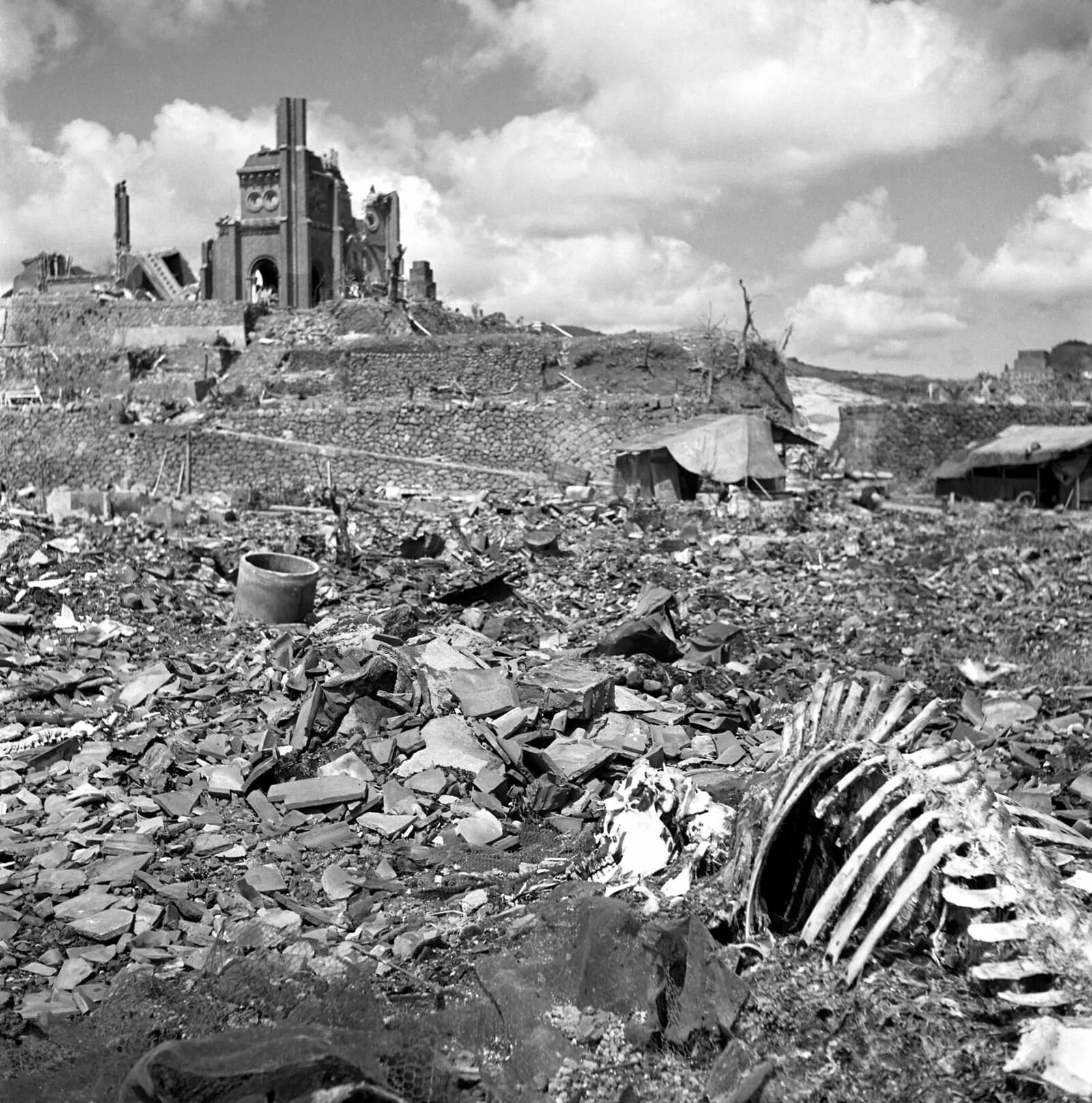 Разрушения от ядерного взрыва. Атомная бомбардировка Нагасаки.