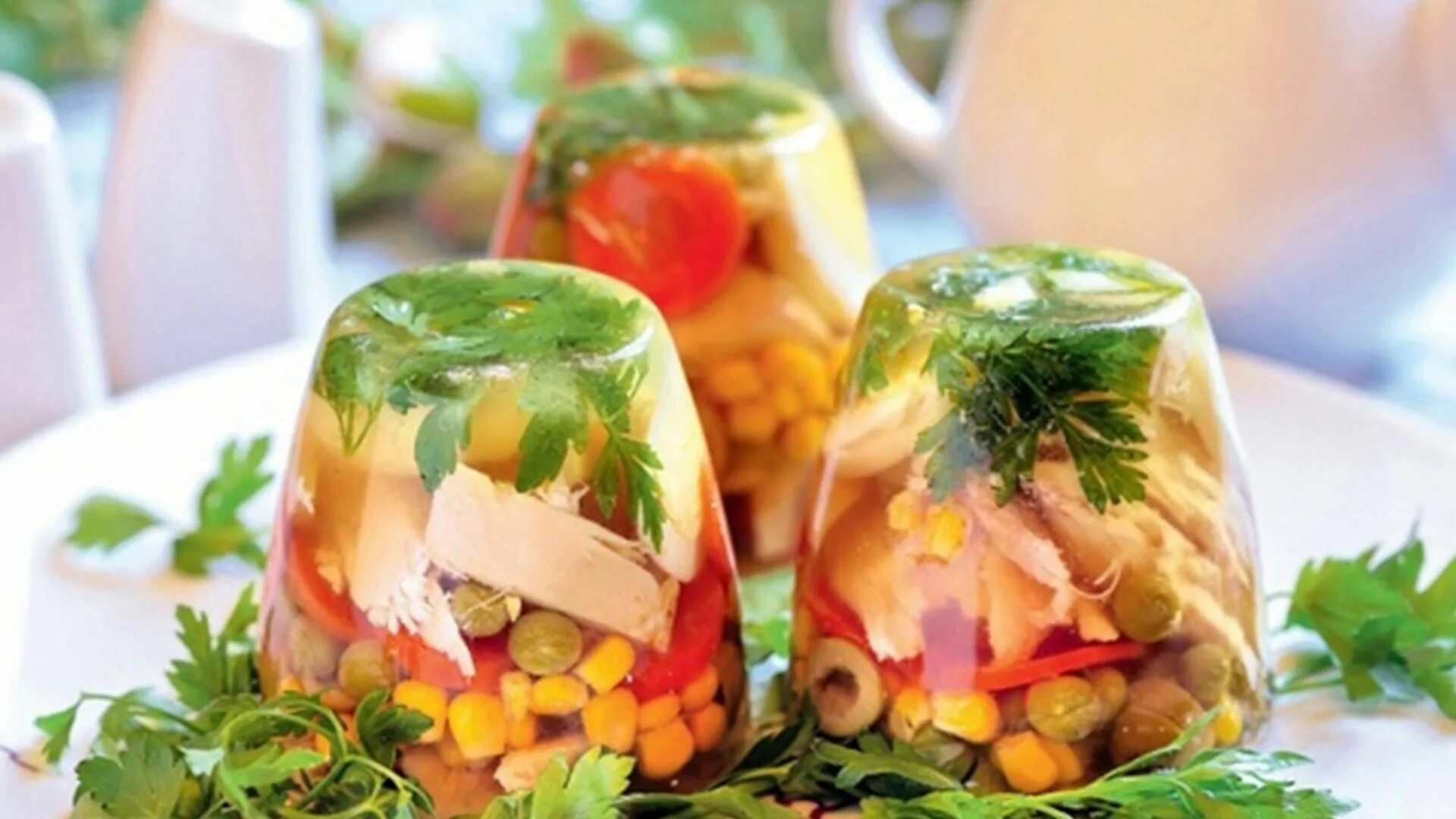 Как сделать вкусное заливное. Заливное рыбное холодец студень. заливное порционное. заливное из курицы. необычное украшение холодца.