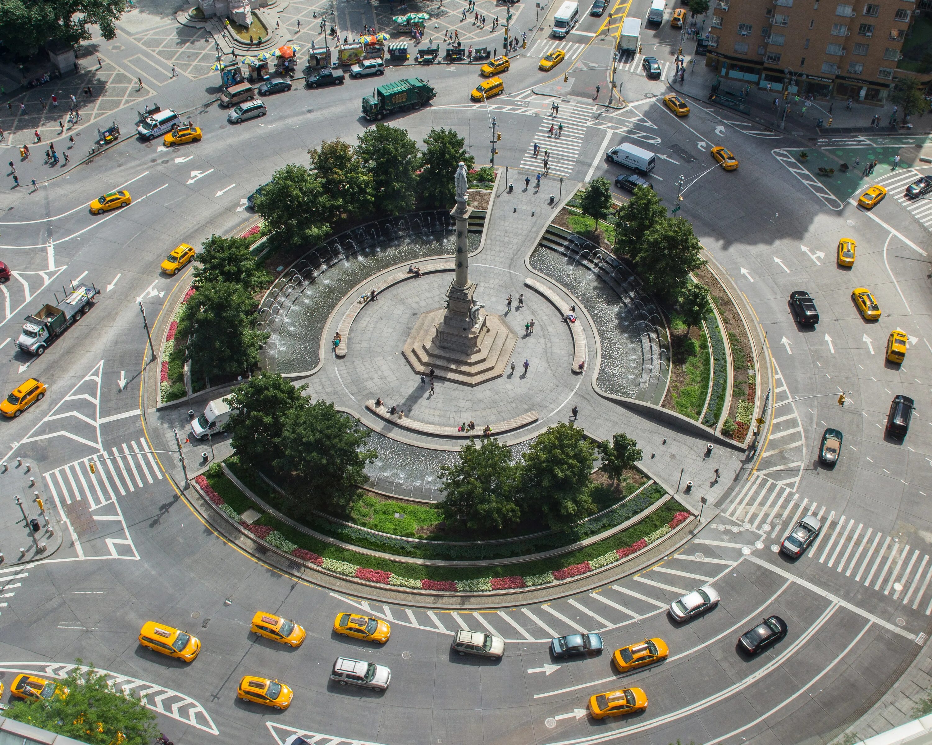 Площадь Колумба Нью-Йорк. Нью Йорк Columbus circle. Коламбус Серкл в Нью-Йорке. Коламбус Серкл в Нью-Йорке фото. Центр на кольцевой