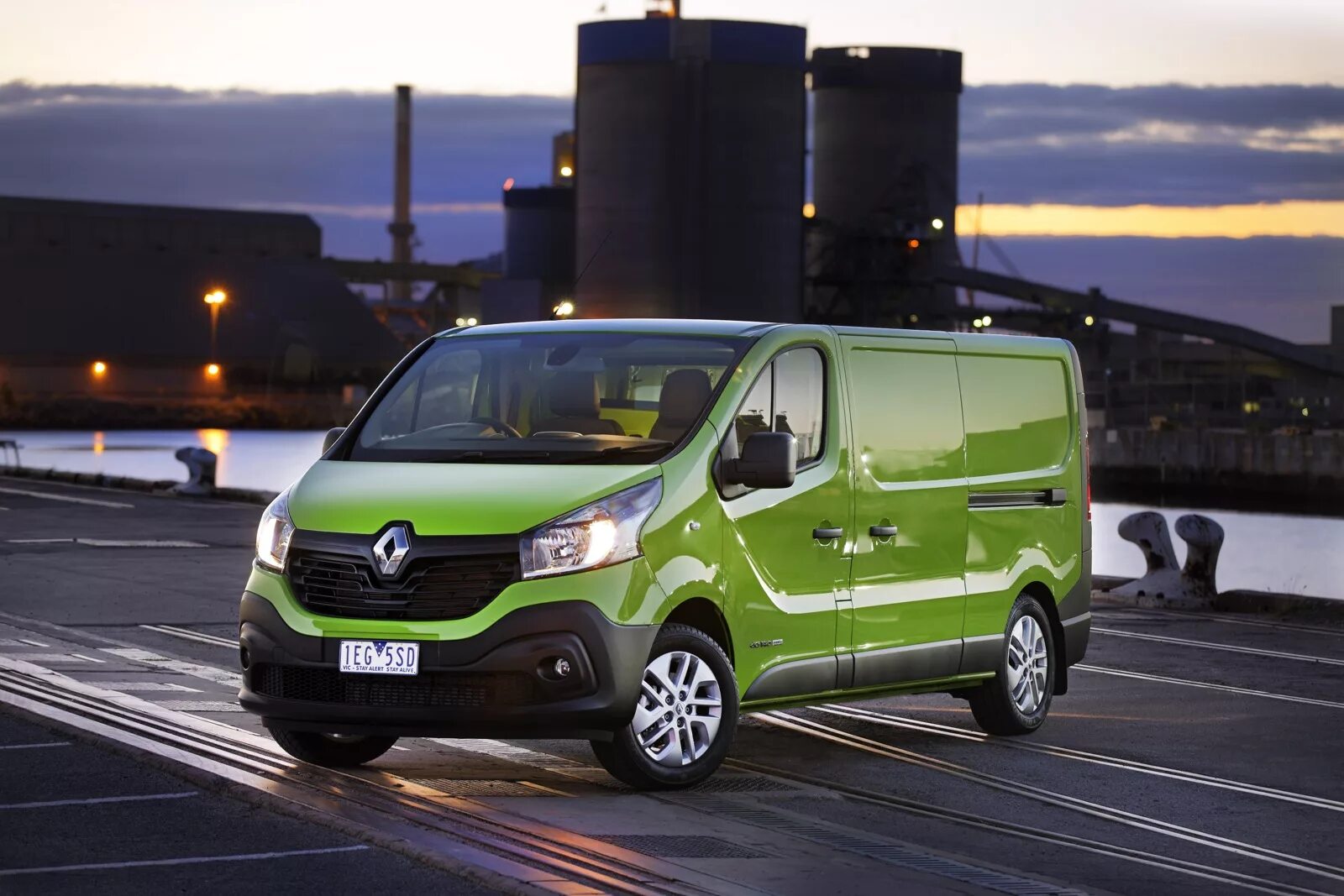 Фото трафик. Renault Trafic фургон. Фургон Renault Trafic 2019. Рено трафик 2022 грузовой. Фургон Renault Trafic 2018.