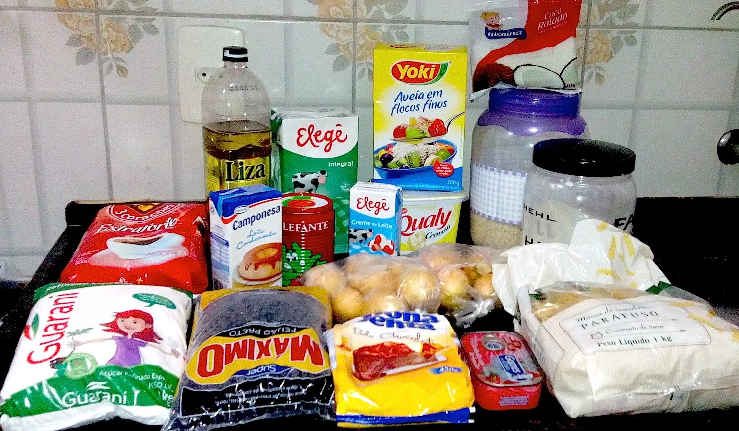 Продукты на 1000. Продуктовая корзина на 1000 рублей. Продукты на 1000 рублей. Продукты из разных стран. Что можно купить на 250